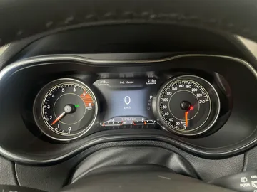 2021 Jeep Cherokee - image 15