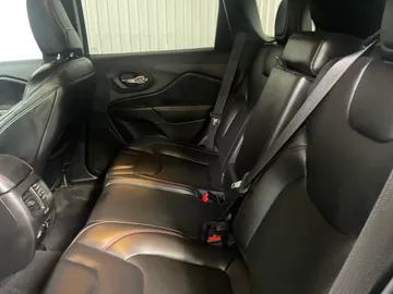 2021 Jeep Cherokee - image 4