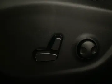 2022 Jeep Cherokee - image 20