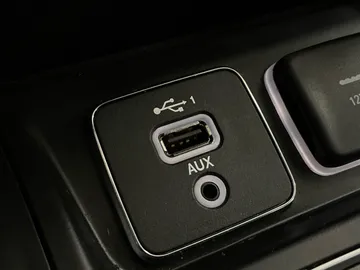 2022 Jeep Cherokee - image 31