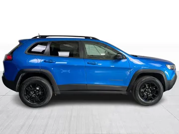 2022 Jeep Cherokee - image 2
