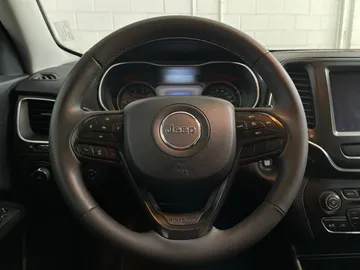 2022 Jeep Cherokee - image 18