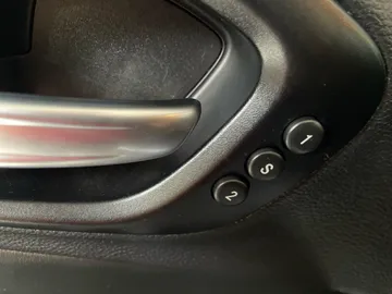 2021 Jeep Cherokee - image 21