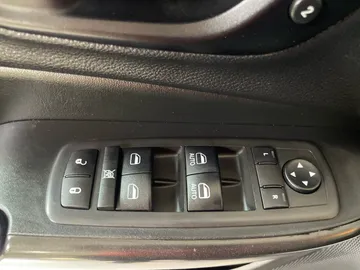 2021 Jeep Cherokee - image 28