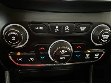 2021 Jeep Cherokee - image 26