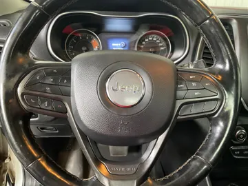 2021 Jeep Cherokee - image 18