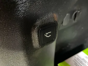 2021 Jeep Cherokee - image 23