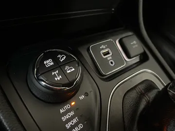 2021 Jeep Cherokee - image 31