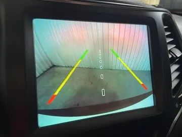 2021 Jeep Cherokee - image 25