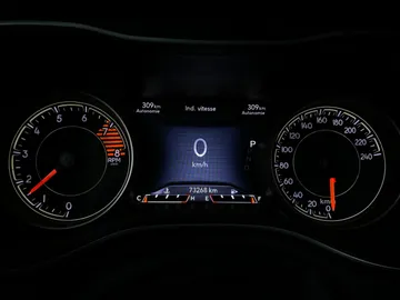 2020 Jeep Cherokee - image 15
