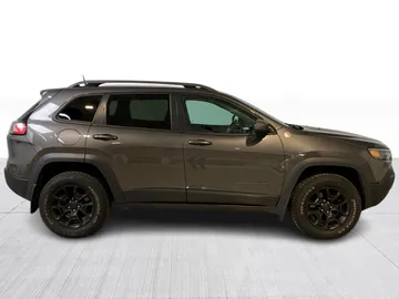 2020 Jeep Cherokee - image 2