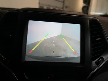 2020 Jeep Cherokee - image 19