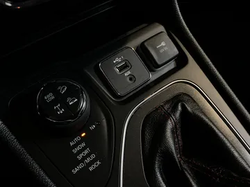 2020 Jeep Cherokee - image 24
