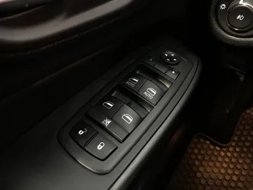 2020 Jeep Cherokee - image 21
