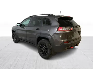 2020 Jeep Cherokee - image 10