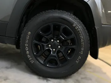 2020 Jeep Cherokee - image 6