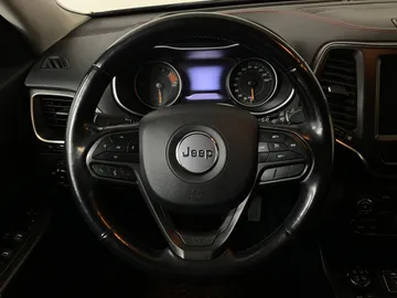 2020 Jeep Cherokee - image 16