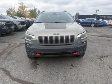 2020 Jeep Cherokee - image 2