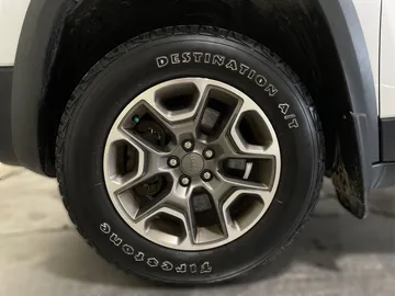 2021 Jeep Cherokee - image 7