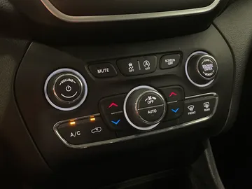2021 Jeep Cherokee - image 22