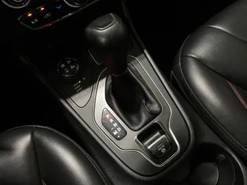2021 Jeep Cherokee - image 29