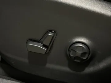 2021 Jeep Cherokee - image 19
