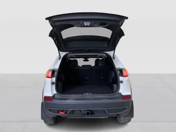 2021 Jeep Cherokee - image 14