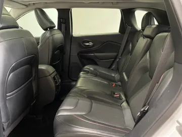 2021 Jeep Cherokee - image 16