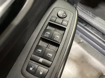 2022 Jeep Cherokee - image 21