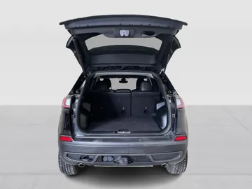 2022 Jeep Cherokee - image 12