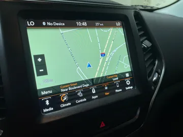 2022 Jeep Cherokee - image 30