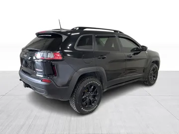 2022 Jeep Cherokee - image 13