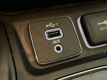 2022 Jeep Cherokee - image 26