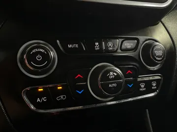 2021 Jeep Cherokee - image 21
