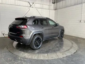 2021 Jeep Cherokee - image 8