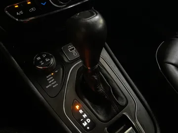 2021 Jeep Cherokee - image 26