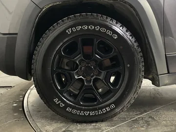 2021 Jeep Cherokee - image 19