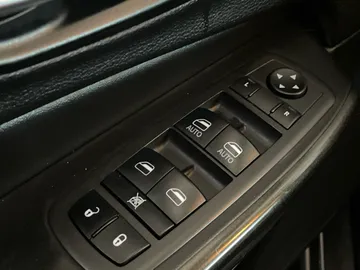 2021 Jeep Cherokee - image 23