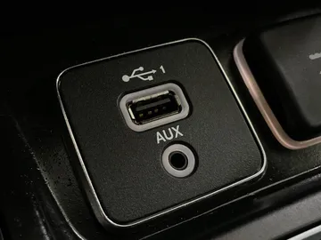 2021 Jeep Cherokee - image 25