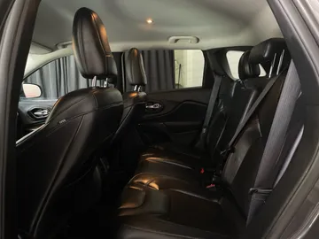 2021 Jeep Cherokee - image 11