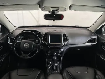 2021 Jeep Cherokee - image 13