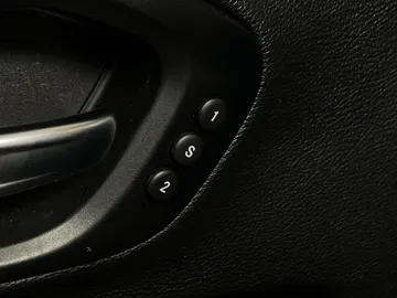 2022 Jeep Cherokee - image 16