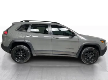 2022 Jeep Cherokee - image 2
