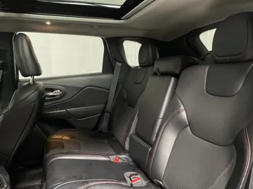 2022 Jeep Cherokee - image 15