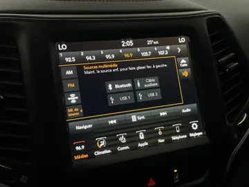 2022 Jeep Cherokee - image 25