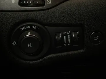2022 Jeep Cherokee - image 17