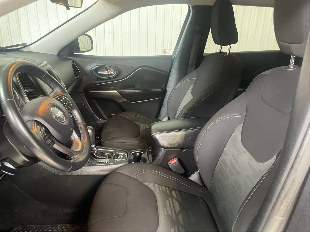 2019 Jeep Cherokee — photo 3