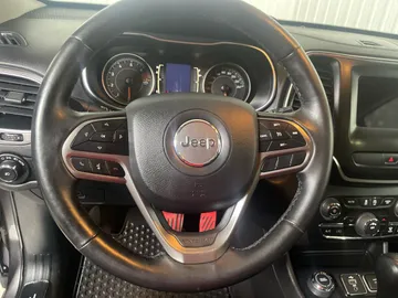 2019 Jeep Cherokee - image 16