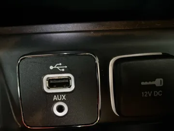 2019 Jeep Cherokee - image 24