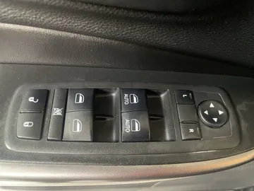 2019 Jeep Cherokee - image 21